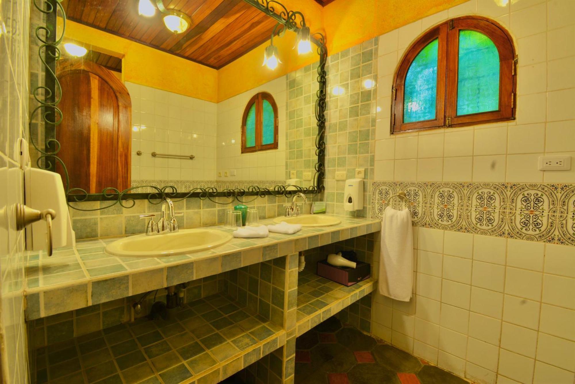 נובו ארנל Hotel La Mansion Inn Arenal מראה חיצוני תמונה