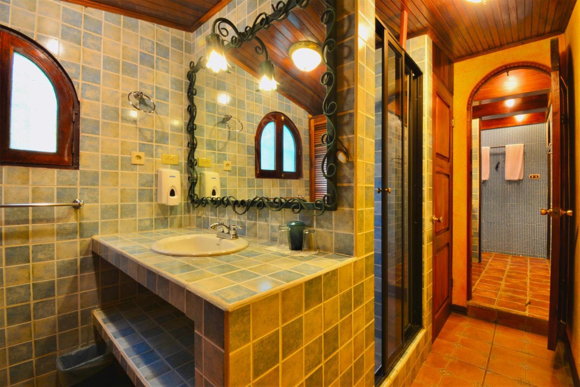 נובו ארנל Hotel La Mansion Inn Arenal מראה חיצוני תמונה