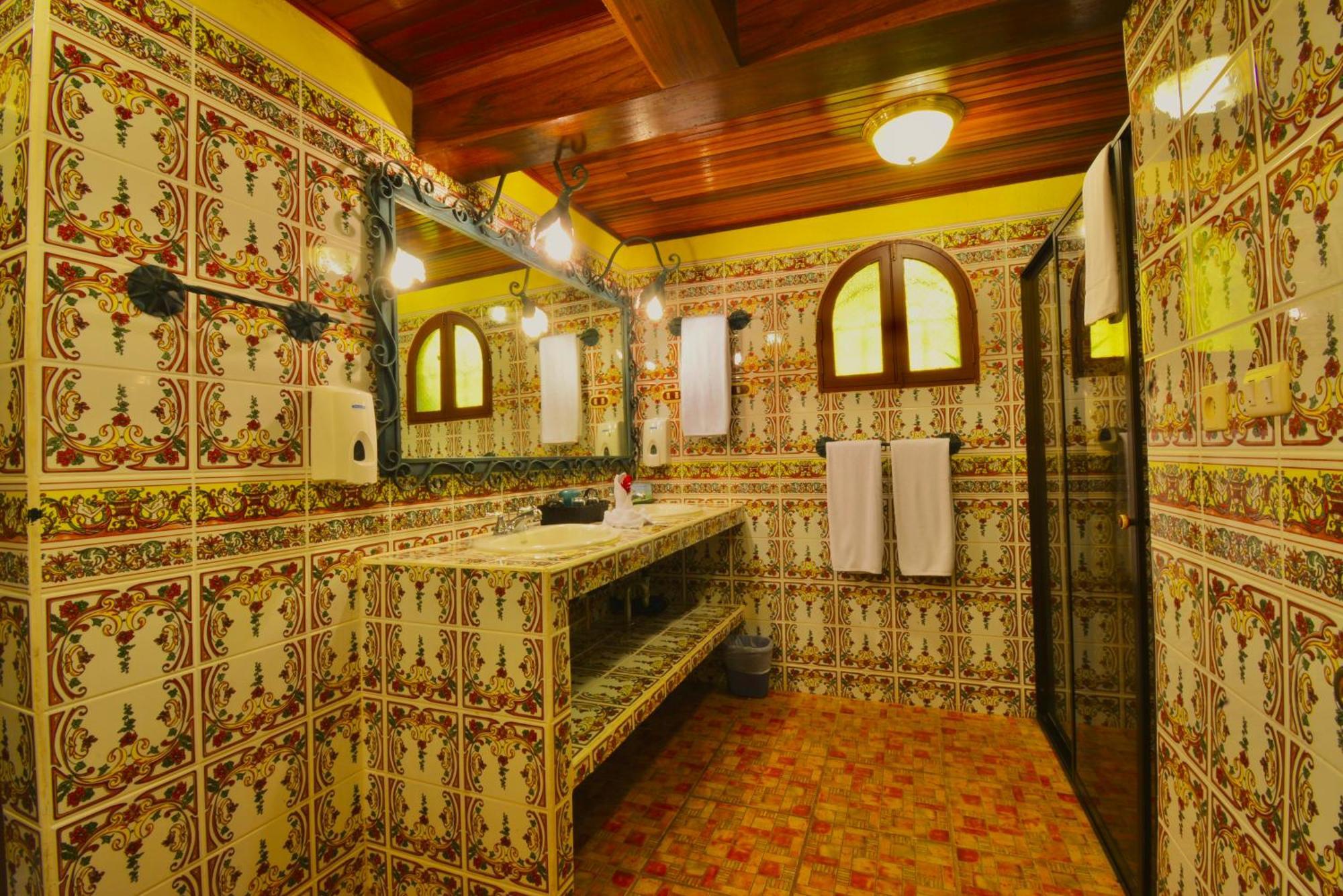 נובו ארנל Hotel La Mansion Inn Arenal מראה חיצוני תמונה